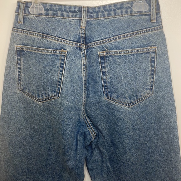 New With Tags PRETTYLITTLETHING L30 Mid Blue Wash Mom Jeans Size 6 - Picture 7 of 11